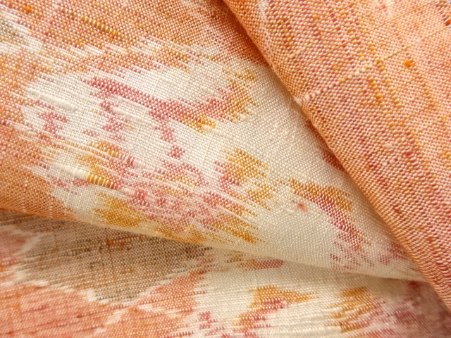  松皮菱に花唐草模様織出し手織り紬着物